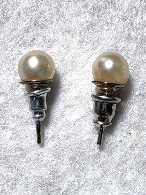 Vintage 6mm Cultured Pearl Sterling Silver Stud Earrings – Minimalist & Timeless